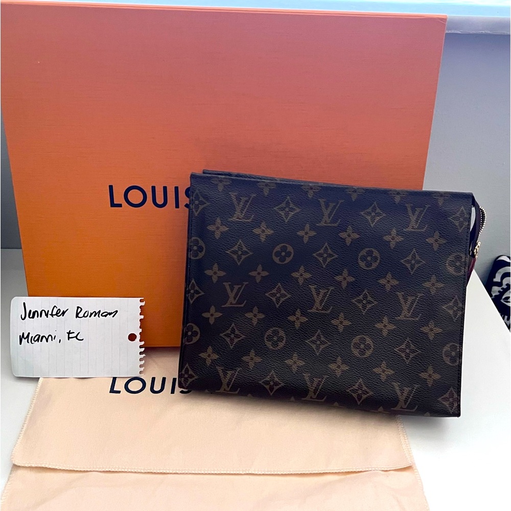 Louis Vuitton Toiletry 26